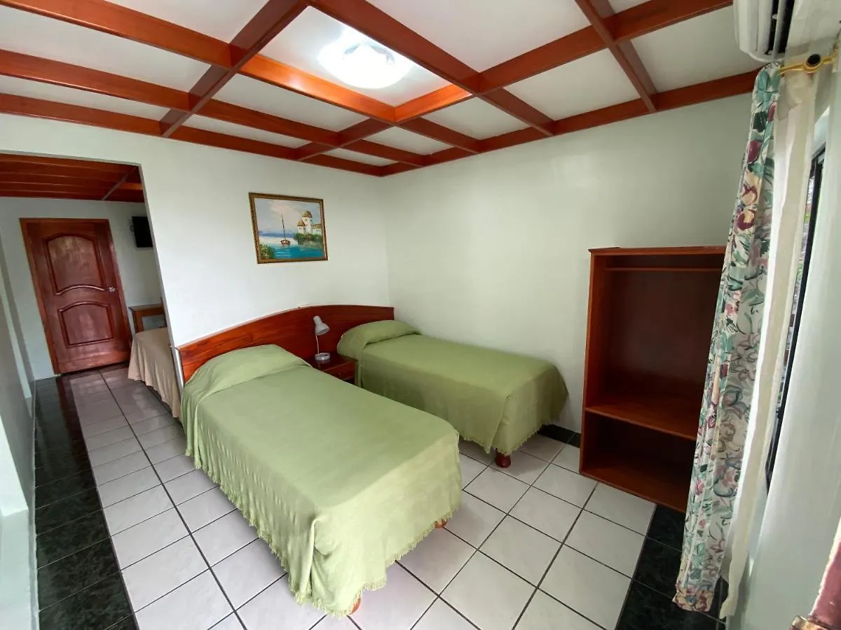 La Peregrina Galapagos B&B 阿约拉港