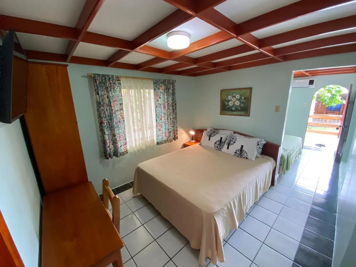 La Peregrina Galapagos B&B 阿约拉港 2*,