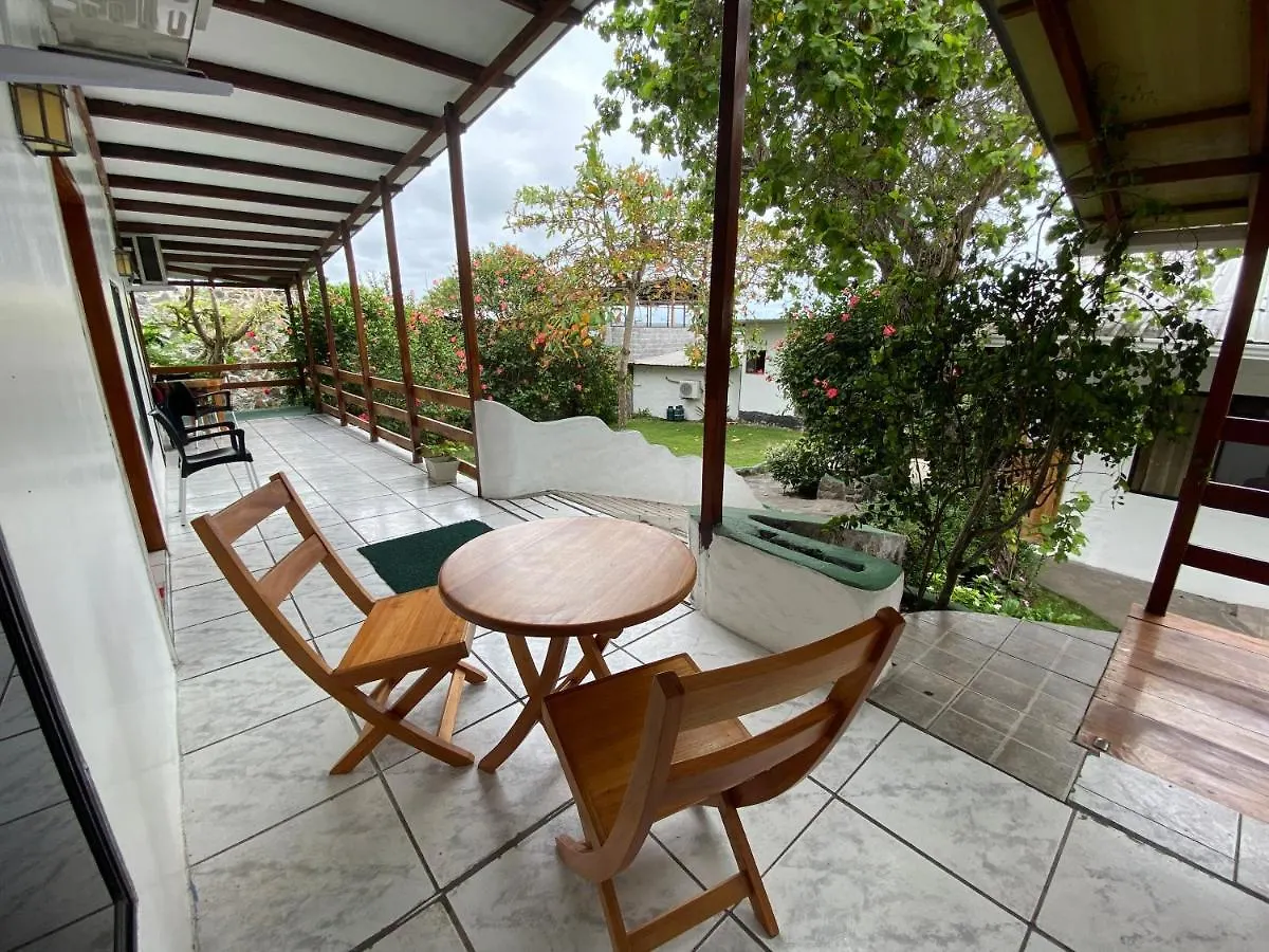 La Peregrina Galapagos B&B 阿约拉港