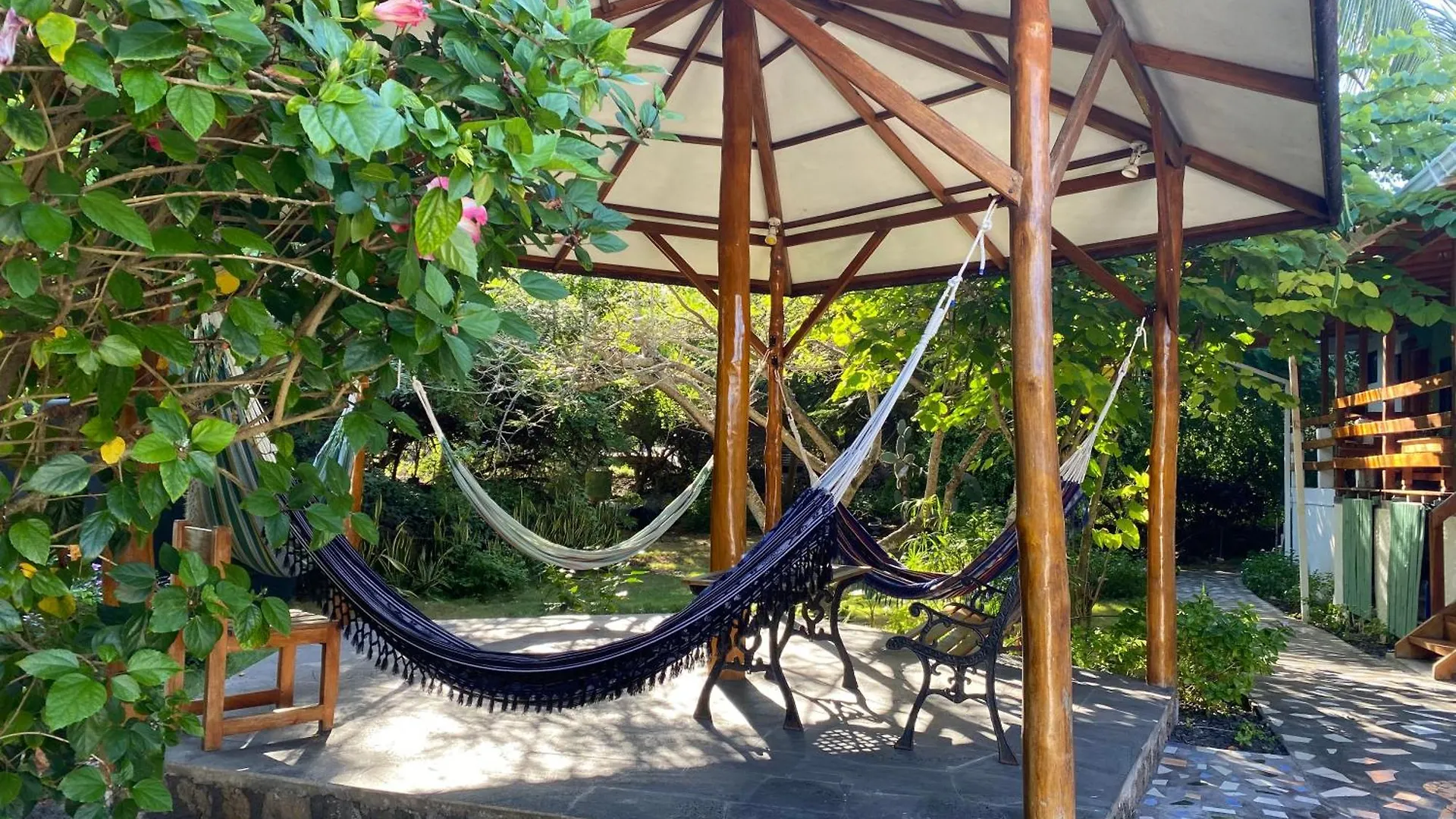 La Peregrina Galapagos B&B 阿约拉港