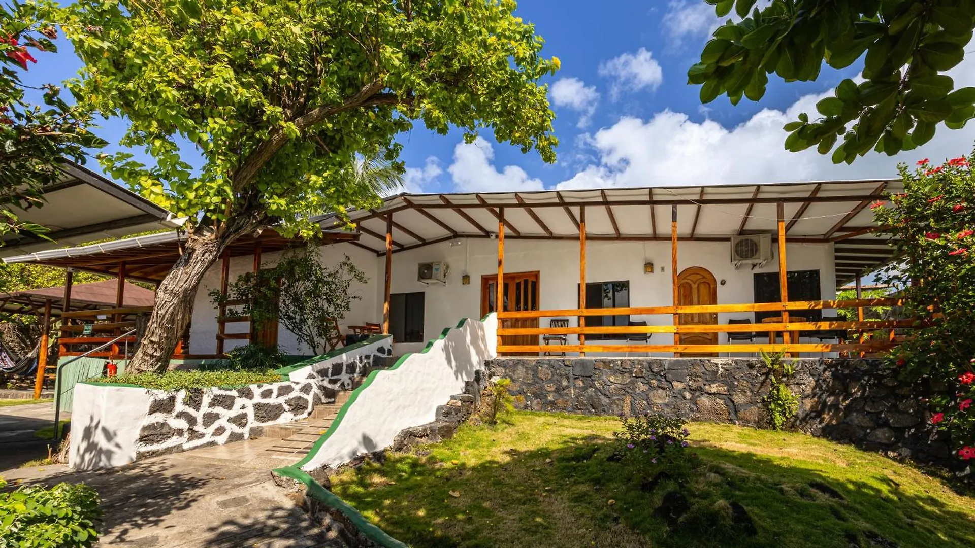 酒店 La Peregrina Galapagos B&B 阿约拉港