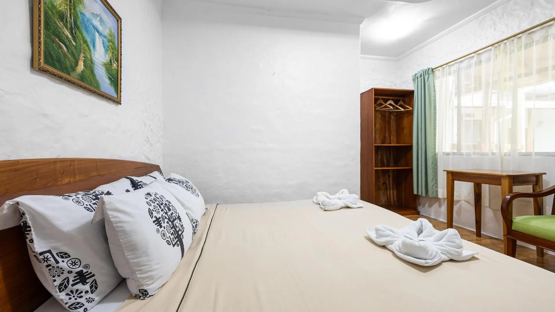 La Peregrina Galapagos B&B 阿约拉港 2*,