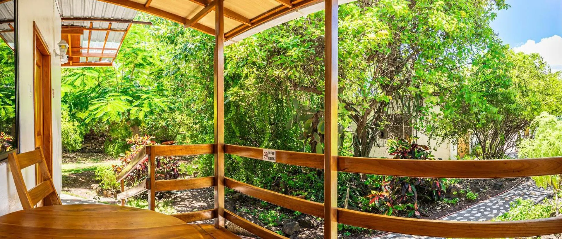 La Peregrina Galapagos B&B 阿约拉港 2*,