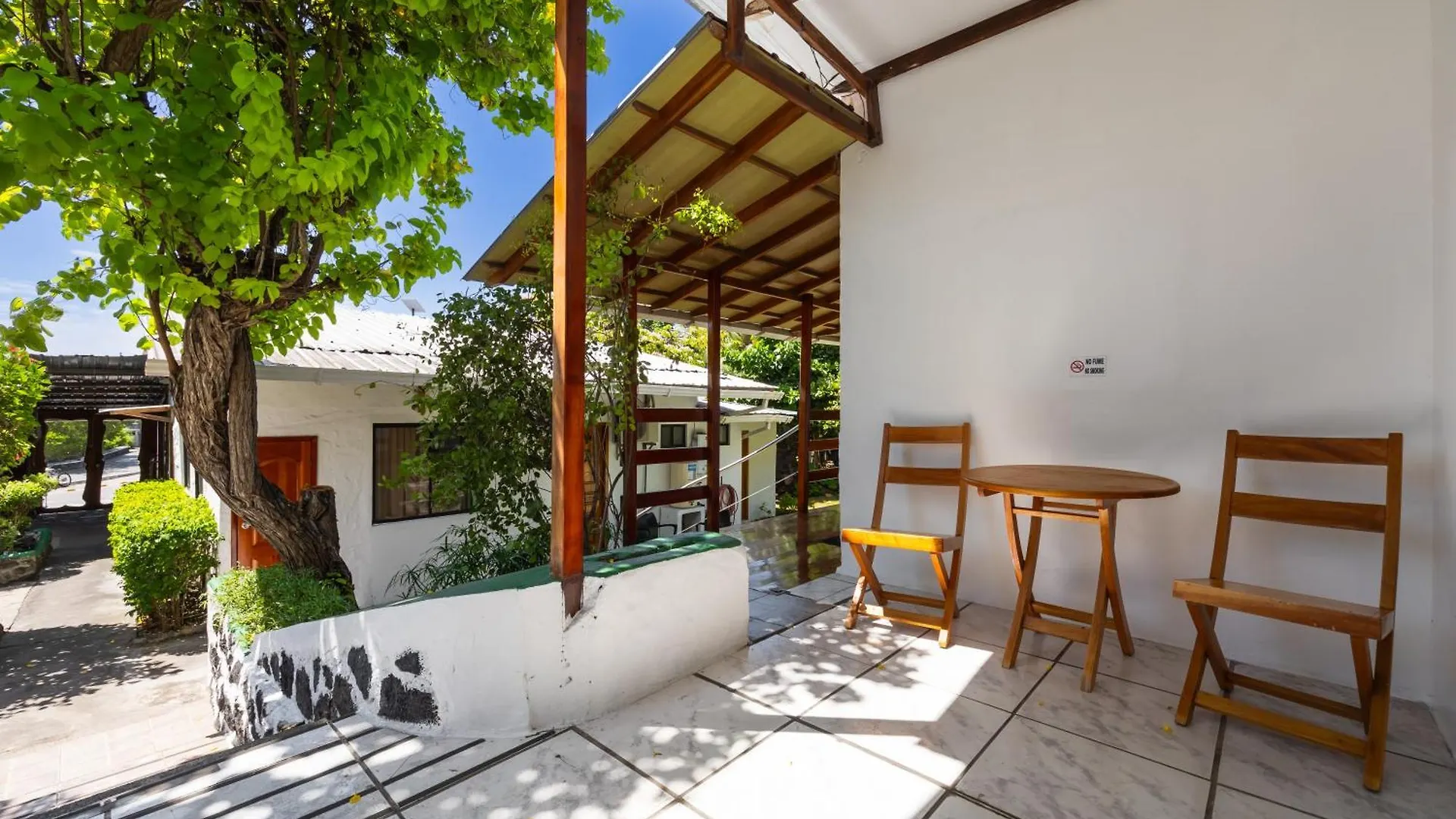 La Peregrina Galapagos B&B 阿约拉港 2*,