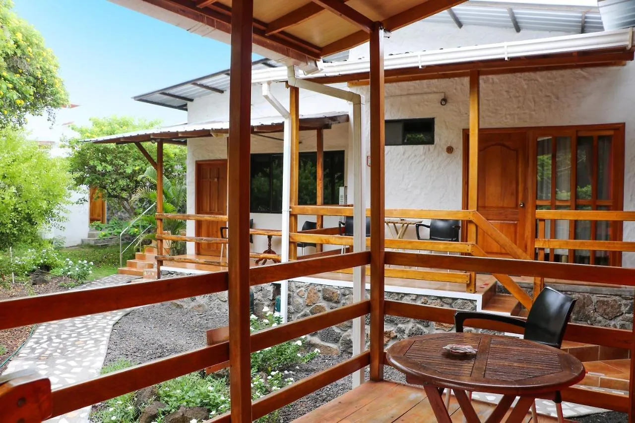 La Peregrina Galapagos B&B 阿约拉港